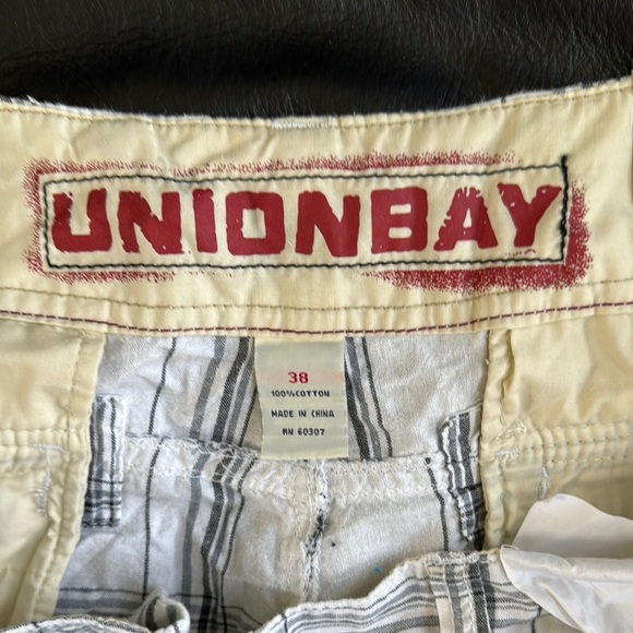 NWT Men's White Plaid Cargo Shorts - Picture 4 of 4